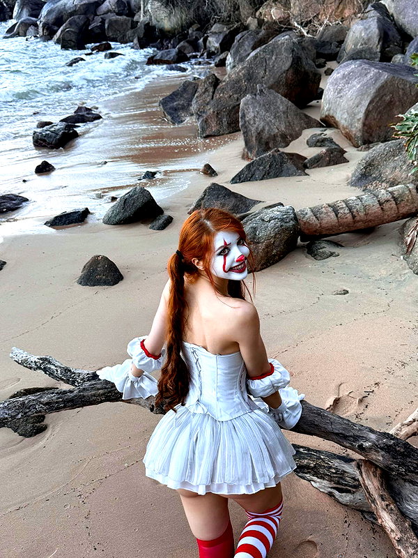 elowen.fawn instagram image archive image