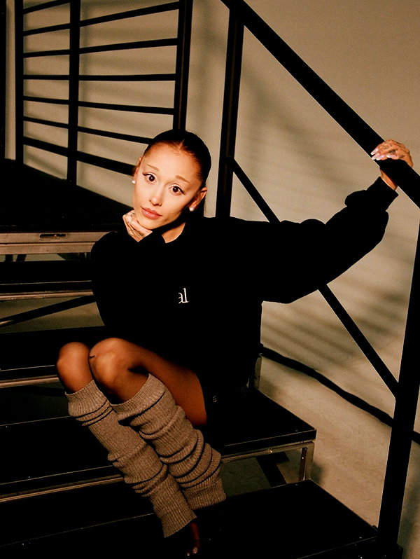 arianagrande instagram image archive image