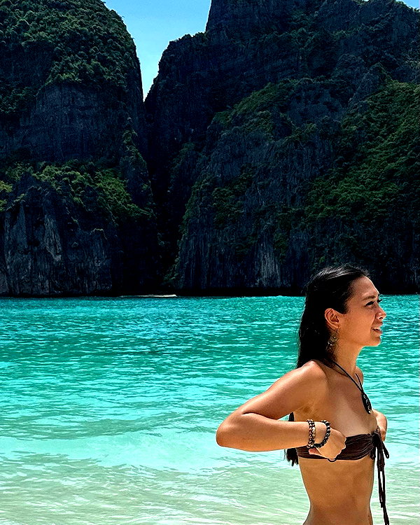 cait.knight instagram image archive image