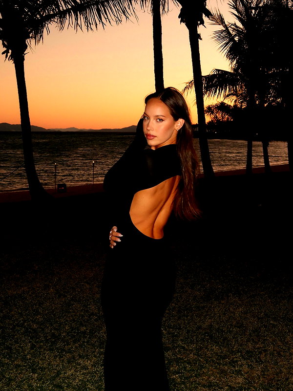 olivia.mathers instagram image archive image