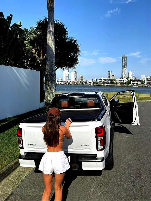 olivia.mathers instagram image archive image