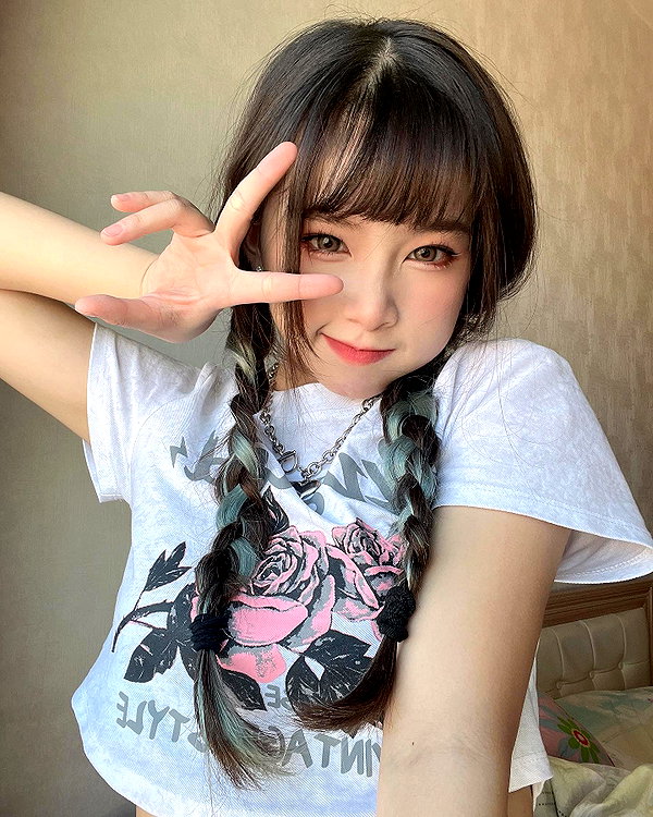 e.shao_417 instagram image archive image