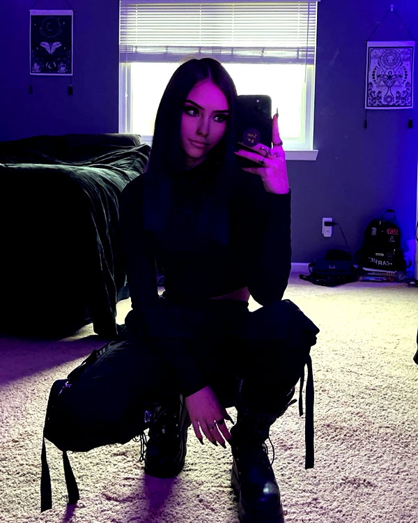 megann_eliizabeth instagram image archive image