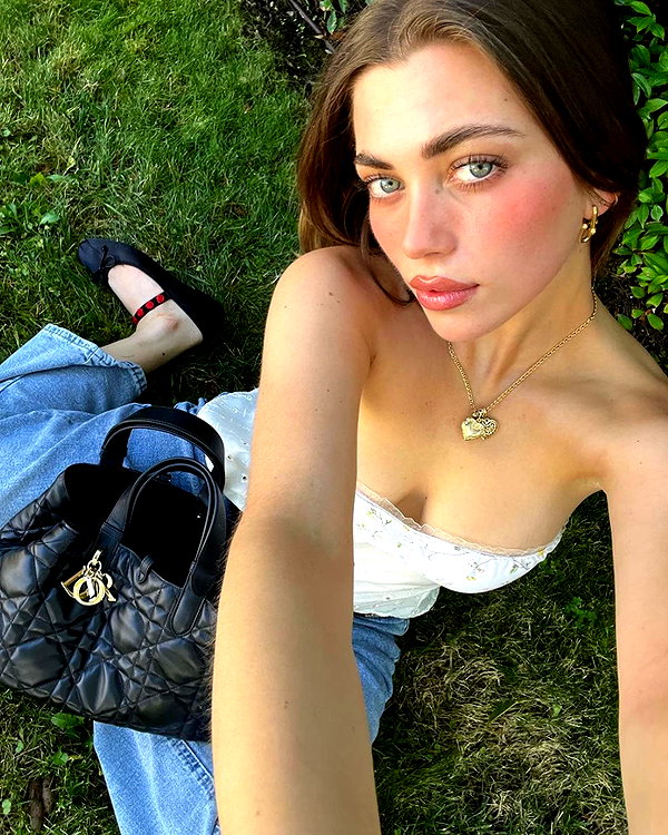 baddiesessence instagram image archive image