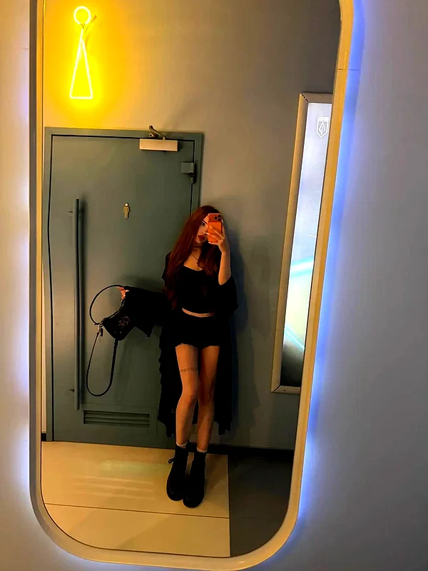 kissm.eliza instagram image archive image