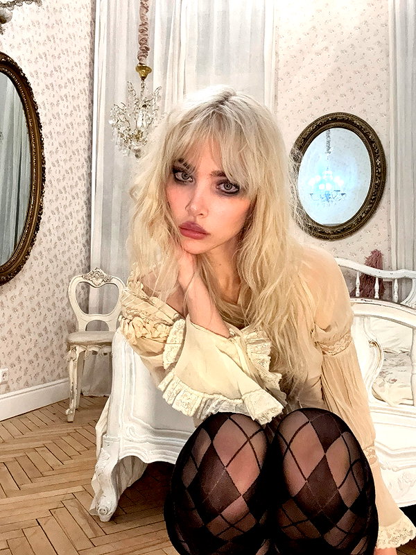 alien.hanna instagram image archive image