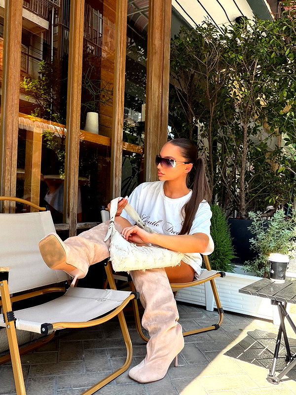 ariana_vomi instagram image archive image