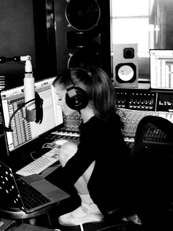 arianagrande instagram image archive image