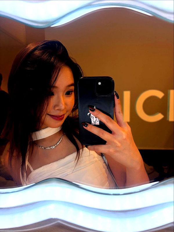e.shao_417 instagram image archive image