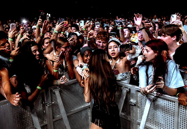 madisonbeer instagram image archive image