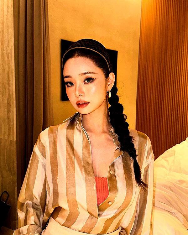 dear.zia instagram image archive image