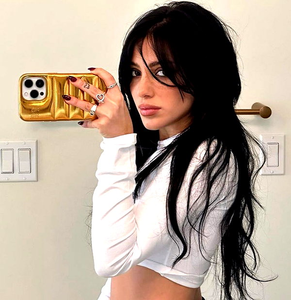 baddiesessence instagram image archive image
