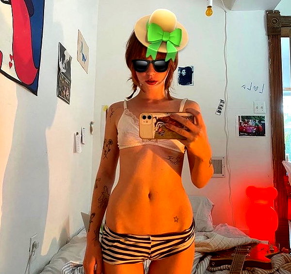 Archived image from @lolabllue on Instagram