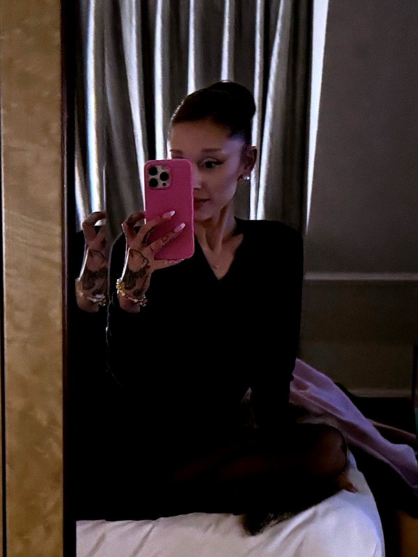 arianagrande instagram image archive image