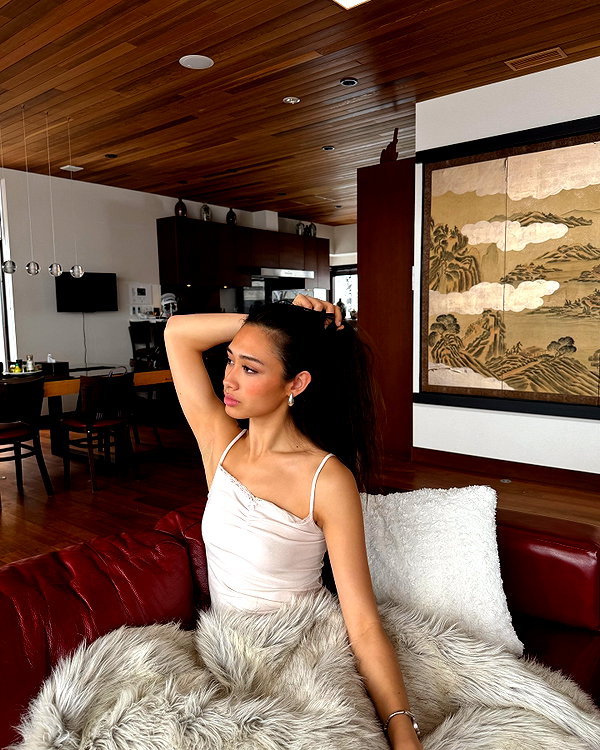 cait.knight instagram image archive image