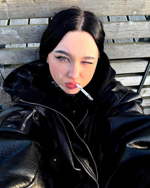 llofreaki instagram image archive image