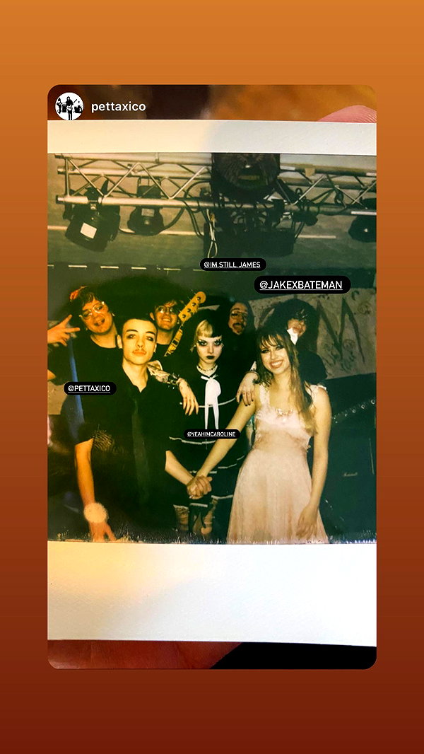 yeahimcaroline archive image