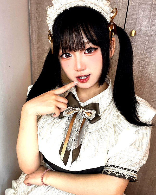 150_aiko instagram image archive image