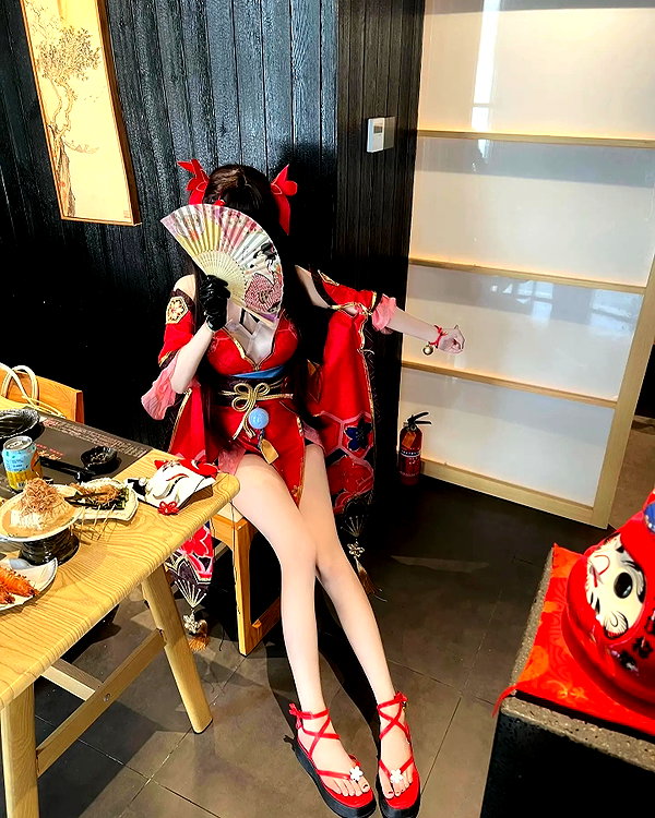 gallery_cosplayer instagram image archive image