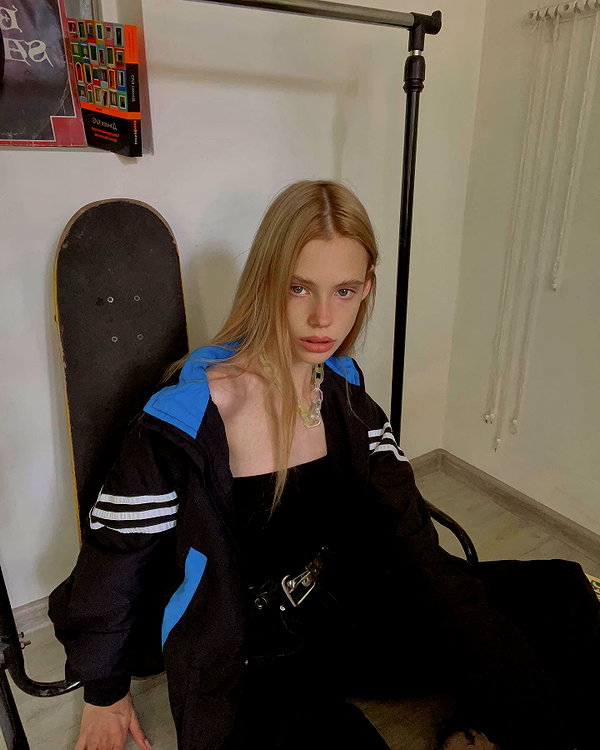 alisen.mari instagram image archive image
