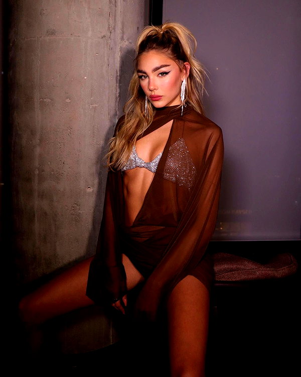 maya.keyy instagram image archive image