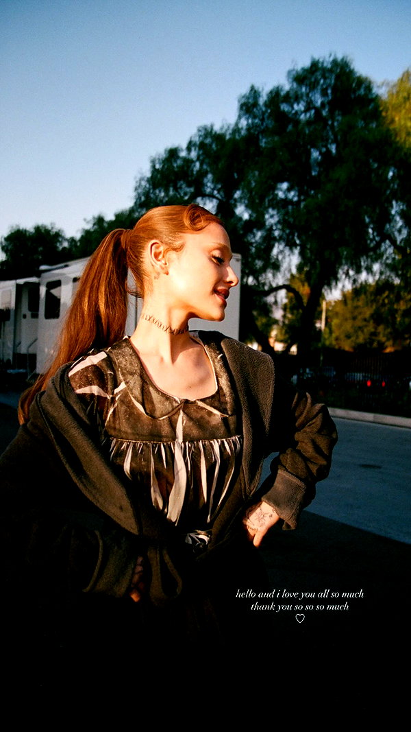 arianagrande instagram image archive image