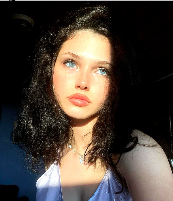 baddiesessence instagram image archive image