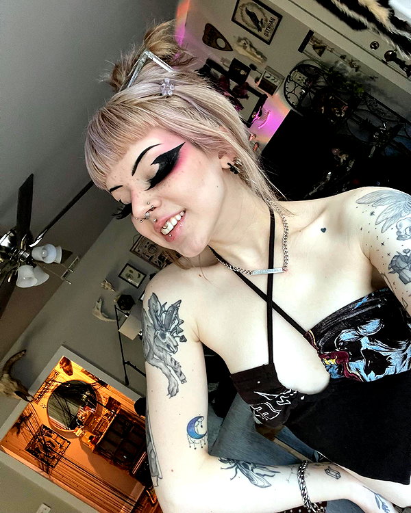 yeahimcaroline instagram image archive image