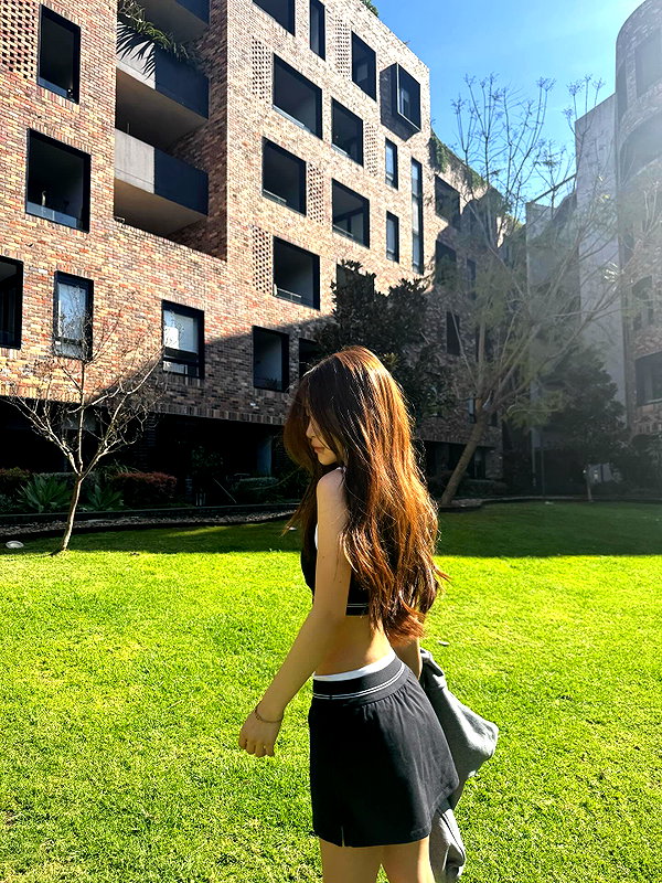 ywwyiiing instagram image archive image