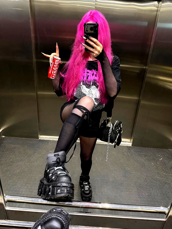 tiny.eviluv instagram image archive image