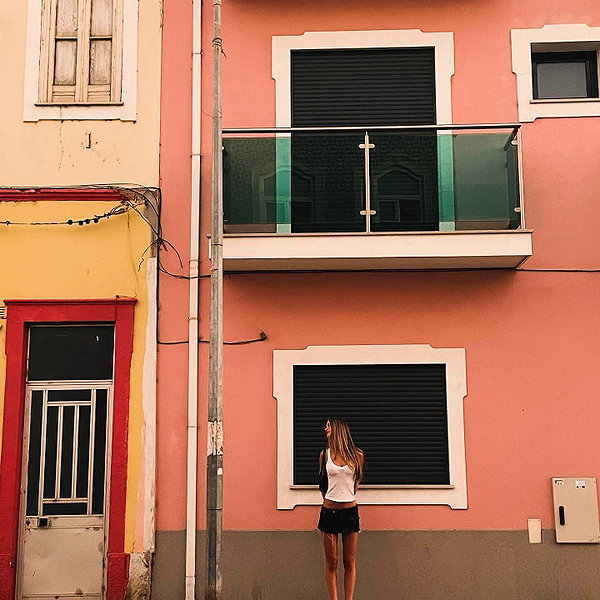 lili.hart1 instagram image archive image