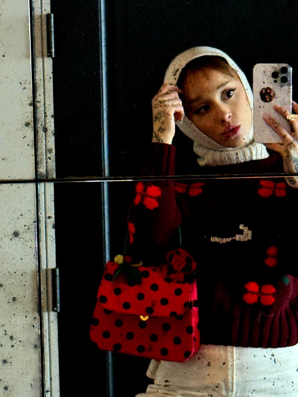 arianagrande instagram image archive image