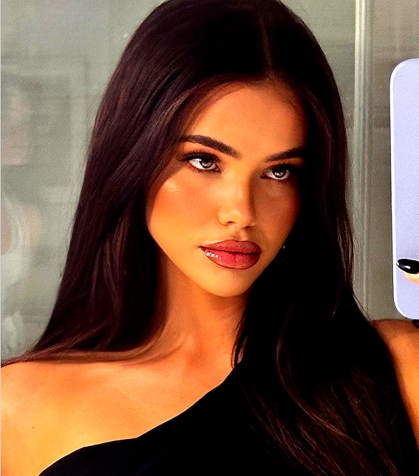 baddiesessence instagram image archive image