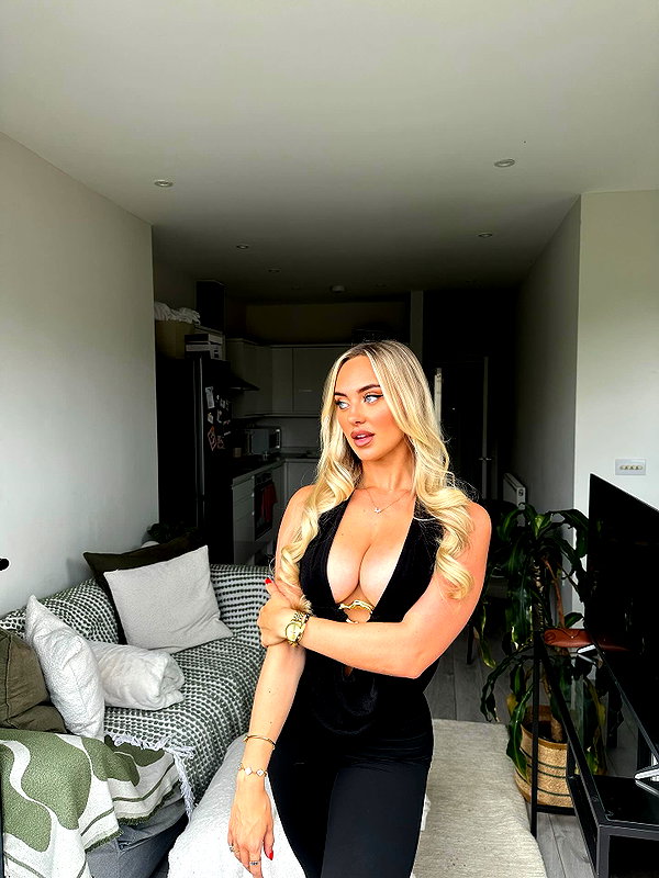 rhiannonbluee instagram image archive image
