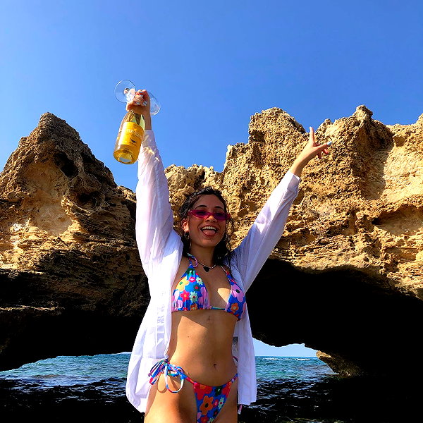 romi_henenson instagram image archive image