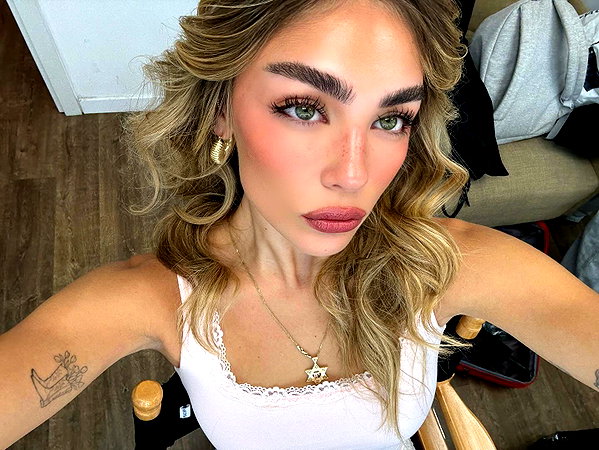 maya.keyy instagram image archive image