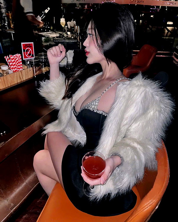 lyhythuedoxinh instagram image archive image