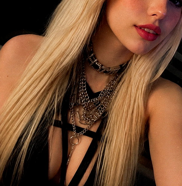 icy.vixen1_ instagram image archive image