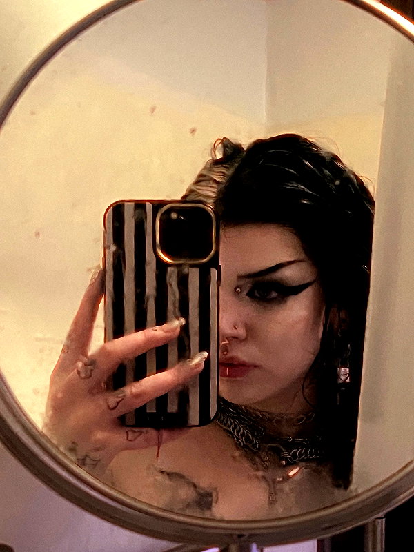 yeahimcaroline instagram image archive image