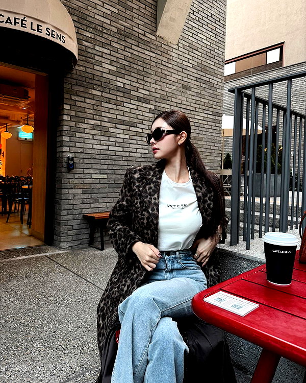 dear.zia instagram image archive image