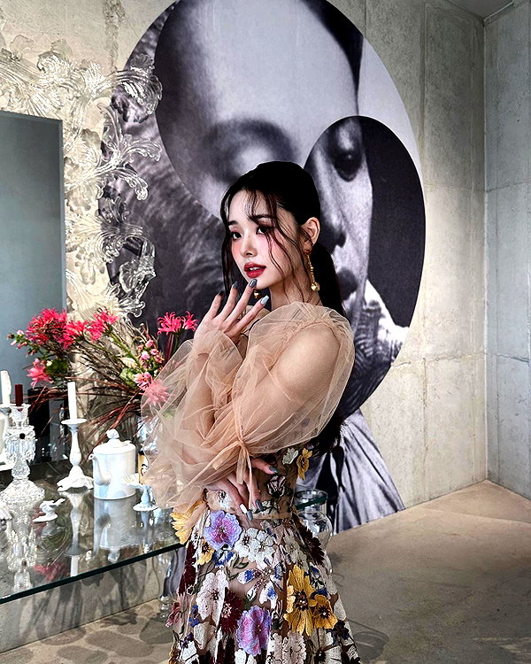 dear.zia instagram image archive image
