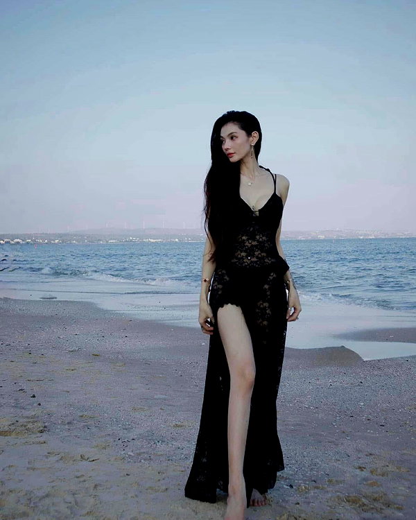 lyhythuedoxinh instagram image archive image
