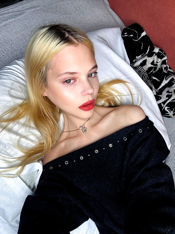 alisen.mari instagram image archive image