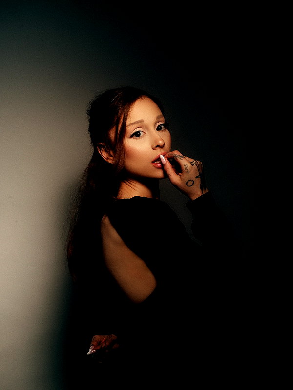 arianagrande instagram image archive image