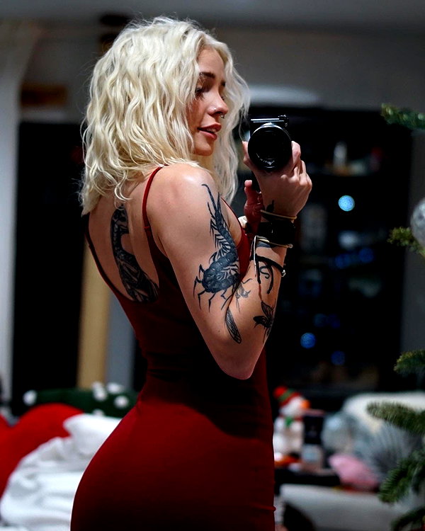 peachtoot.plz instagram image archive image