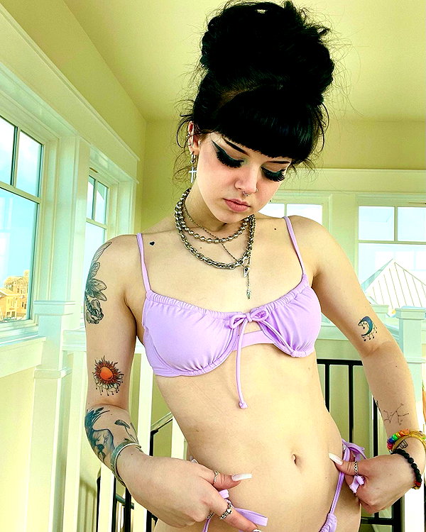 yeahimcaroline instagram image archive image
