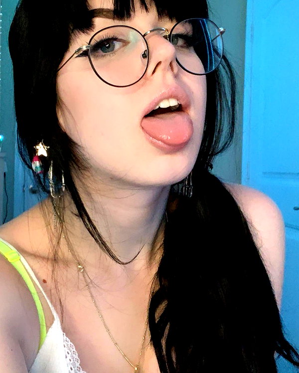 yeahimcaroline instagram image archive image