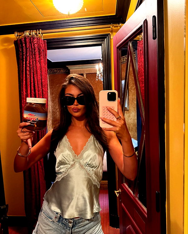 oliviaphillipps instagram image archive image