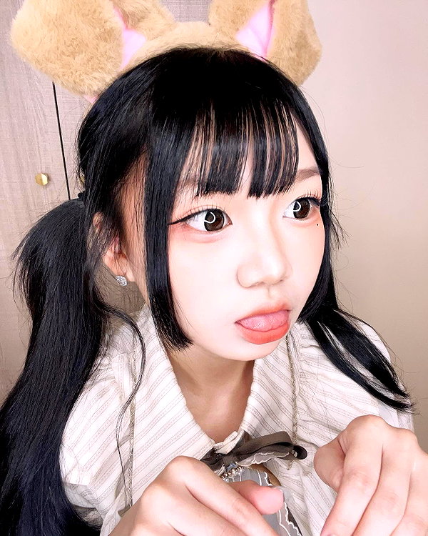 150_aiko instagram image archive image