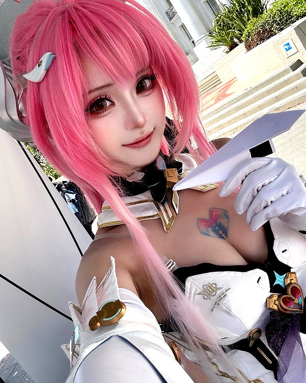 miee_cos instagram image archive image